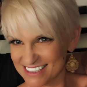 Meet your Posher, Denise